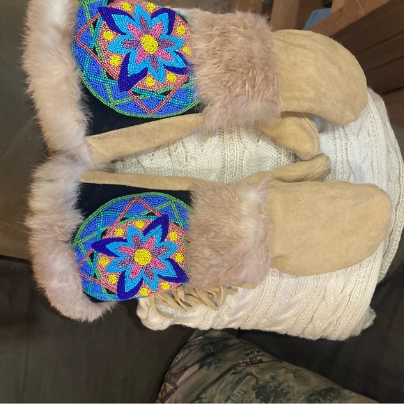 Astis Gauntlet Mittens - Picture 5 of 9